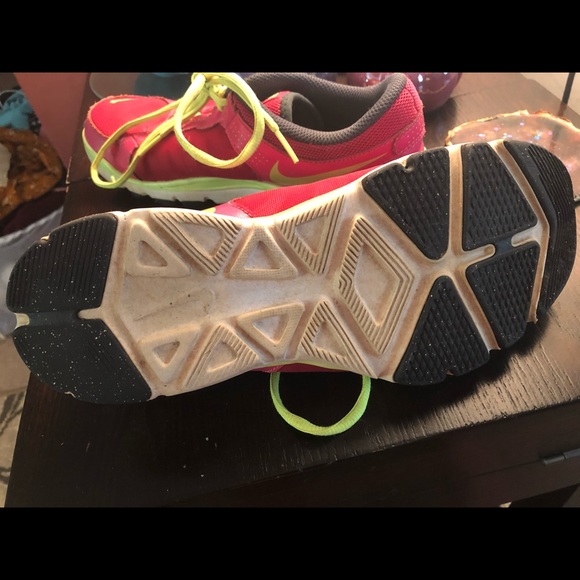 Nike tennis shoes - Picture 5 of 7